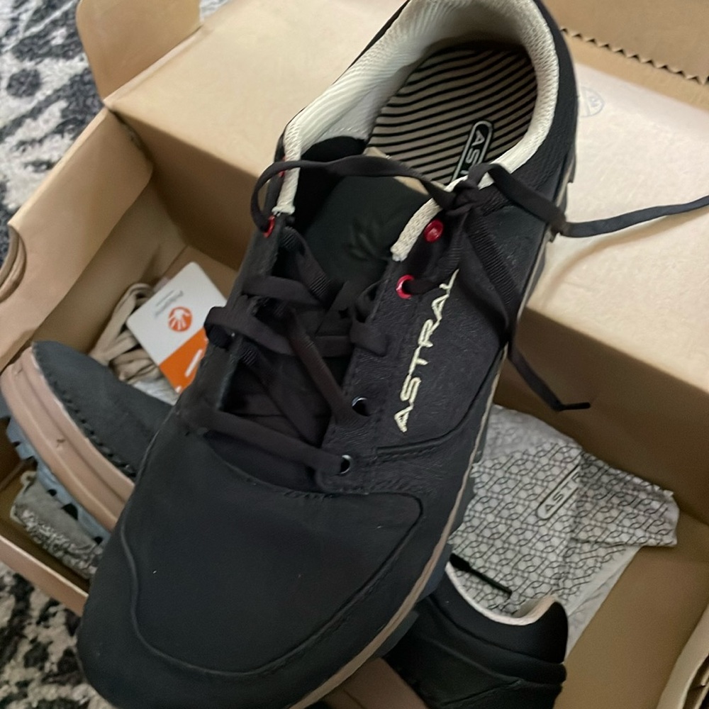 ASTRAL Donner-Hemp hiking shoe size 8.5 black/gray